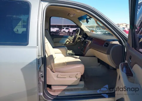 2009 Chevrolet Suburban K1500 Lt z USA, uszkodzony, nr VIN 1GNFK26369R158845